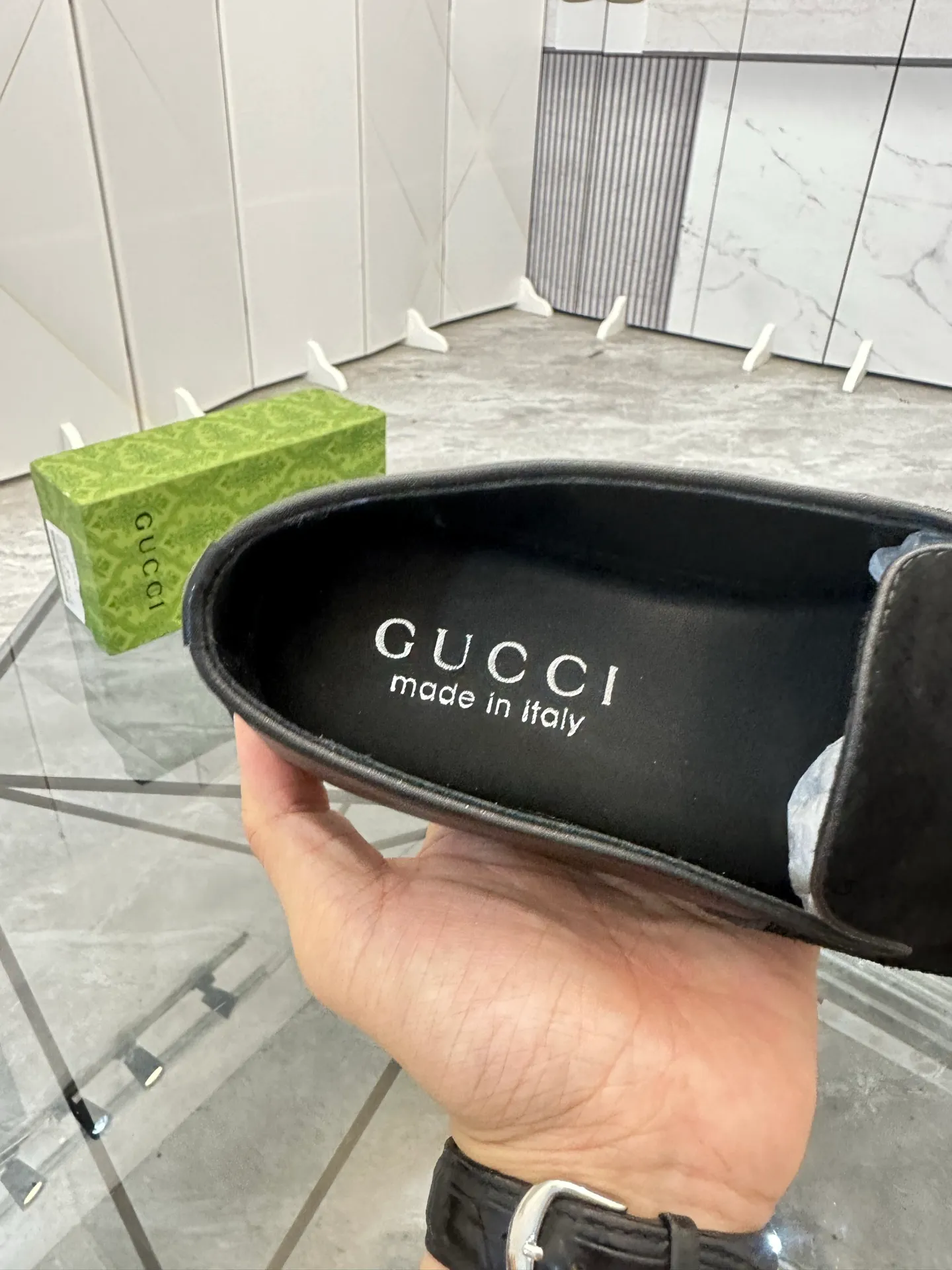 Men's shoes for sale💰: 💰P460¥ Product trademark: Gucci* "Gucci*" slip-on shoes, lazy shoes, regular size: 38-44. (can be customized to 45.) Product materials: imported first-layer nubuck leather upper, water-dyed cowhide lining, original outsole. No.: D301